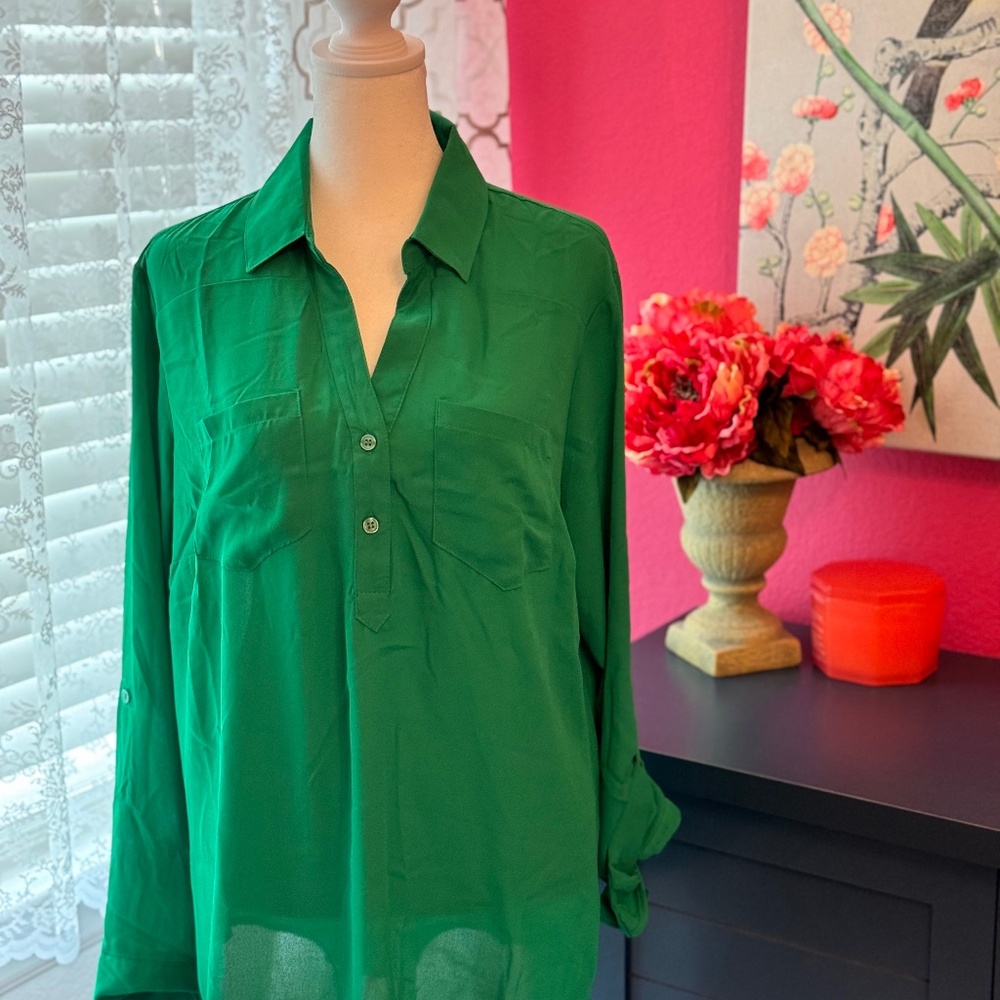 new york and company green blouse with front pockets